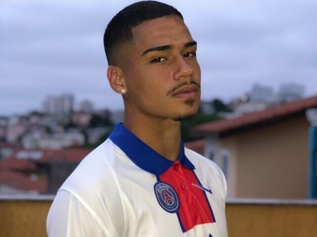 Luís/jogador de futebol da seleção brasileira/17 anos/atletico e habilidoso