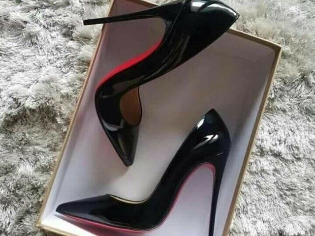 1 Uuu Christian Louboutin