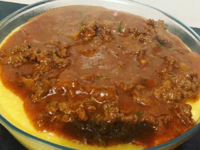 Polenta com guisado