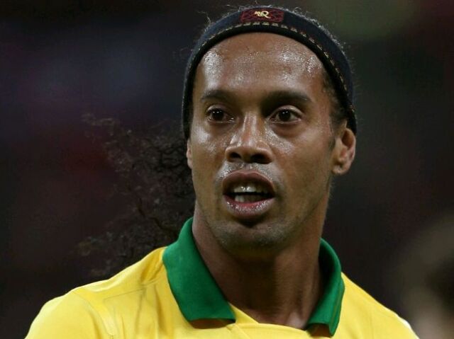 Ronaldinho Gaúcho
(fiquei sem ideia)