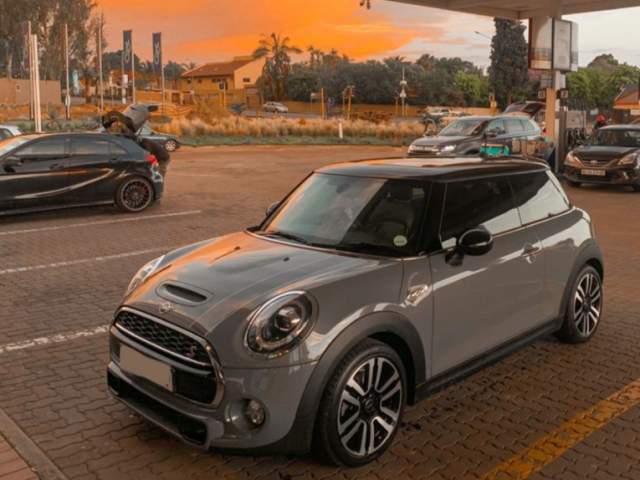(A cor não importa ok)
:00 parece aqueles carros de filme kkkk Ameiiii