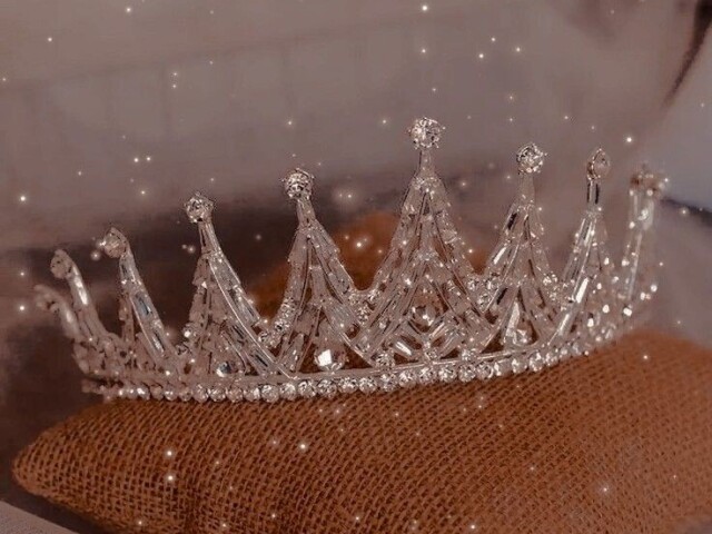 👑