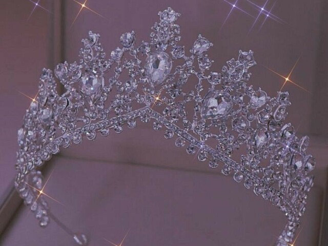 👑
