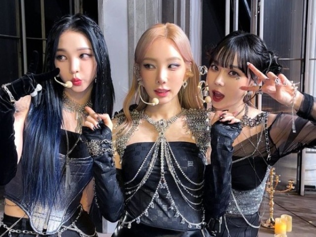 Karina, taeyeon e Winter.