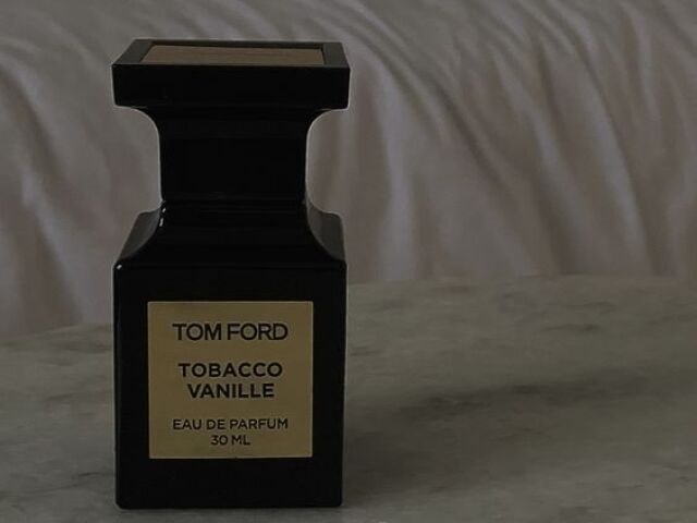 Tobacco Vanille - Tom Ford (cheiro quente e misterioso, lembra chocolates)