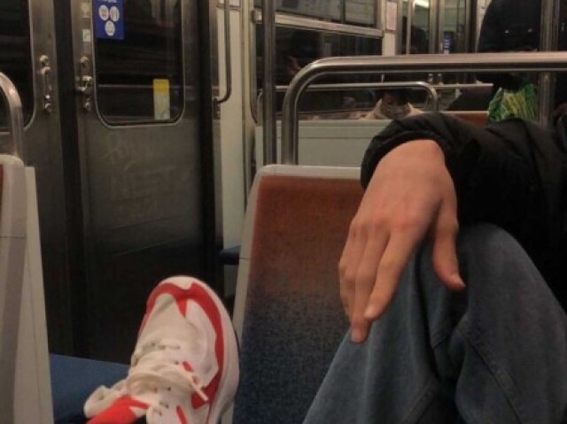 Vamos de metrĂŽ observando a cidade đđ