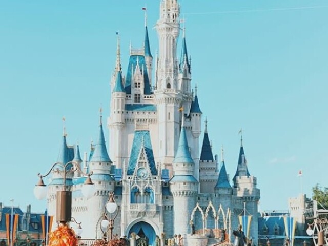 5-Orlando(se você está procurando a Disney a cidade americana de orlando e o local aonde tem uns dos melhores filmes do mundo mais não se esqueça orlando também tem outros astros como a Universal Park)