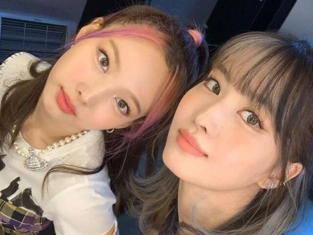 → Nayeon com a Momo! 💗