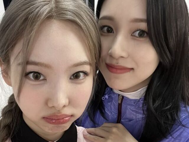 → Nayeon com a Mina! 💗