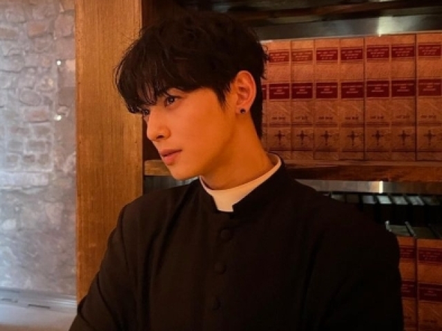 Cha eun woo - O padre que leva a perdição