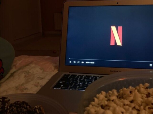 Fomos ver Netflix na casa dele(a)♡