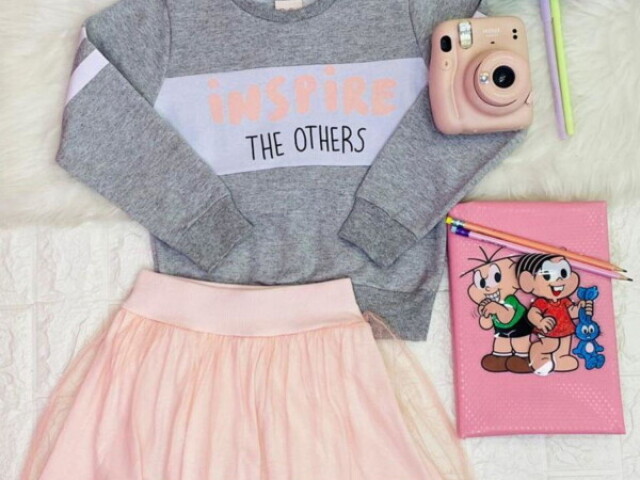 Conjunto saia rosa e moletom