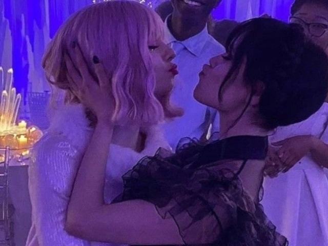 Enid e wandinha
(Jenna e Emma)