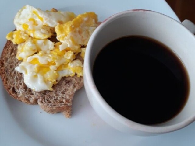 Café e Pão com Ovo ☕