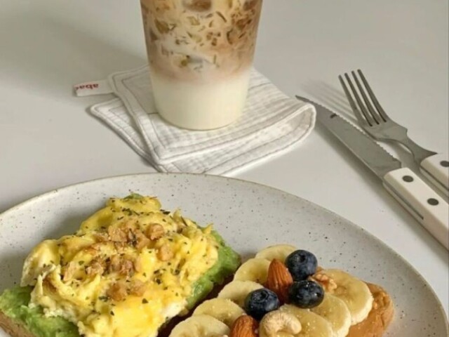 Pão doce e salgado, com café! (🤠)