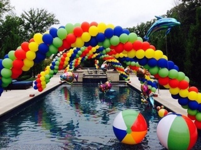 Festa na piscina.