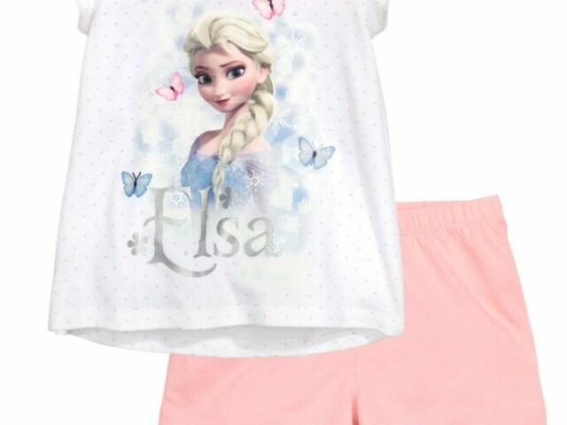 Essa da Elsa q é um shortinho de pano tbm confortável e uma blusa