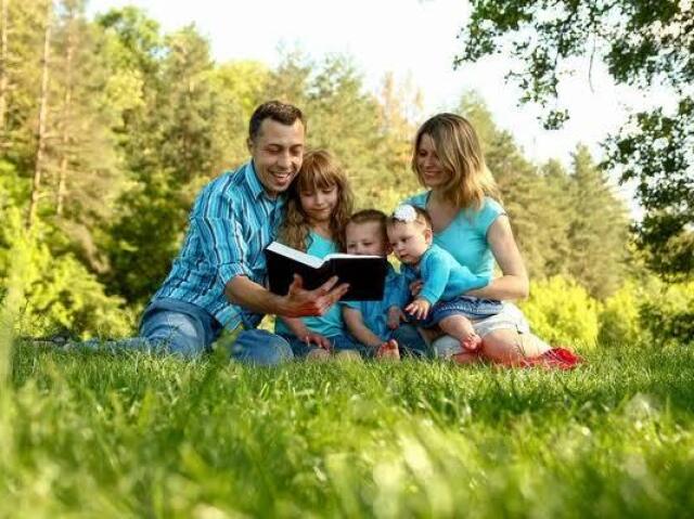 Casar e forma uma família ao Lado De Deus