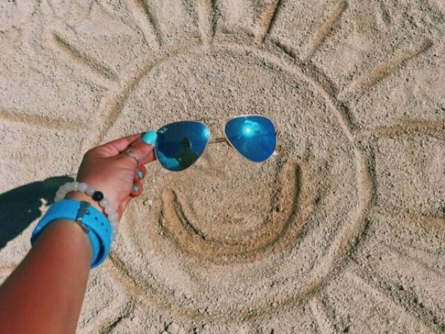 2* verão amo as praias corer no calor e passar tempo com os amigos