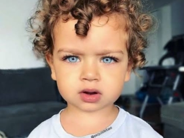 Nome: Bryan
História: Os pais morreram.
Personalidade: Exibido, acha que consegue fazer tudo sozinho, chorão e curioso.