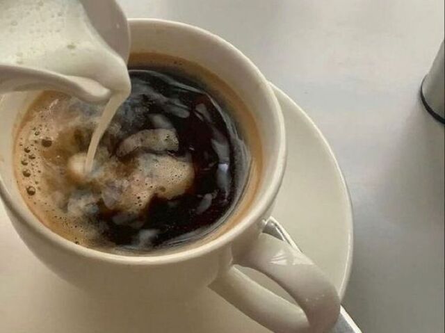 Só um café/achocolatado mesmo, Estou sem fome! :)