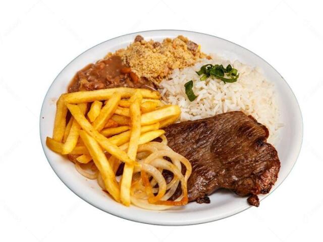 Arroz, Batata Frita, Carne, Feijão e Farofa.