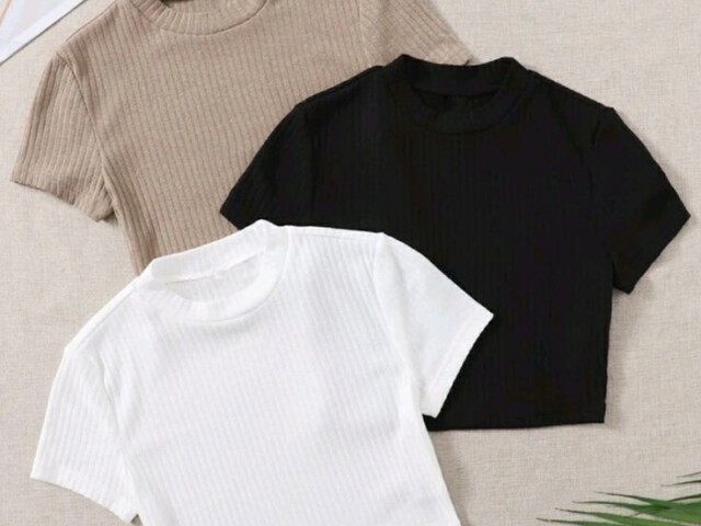 3 blusas preto branco e marrom .