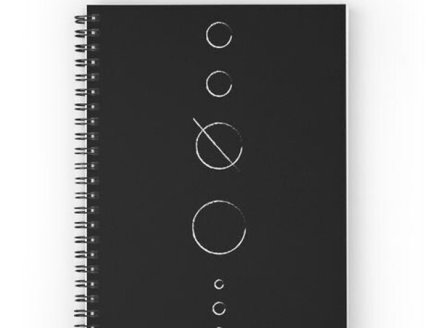 Caderno preto com desenhos