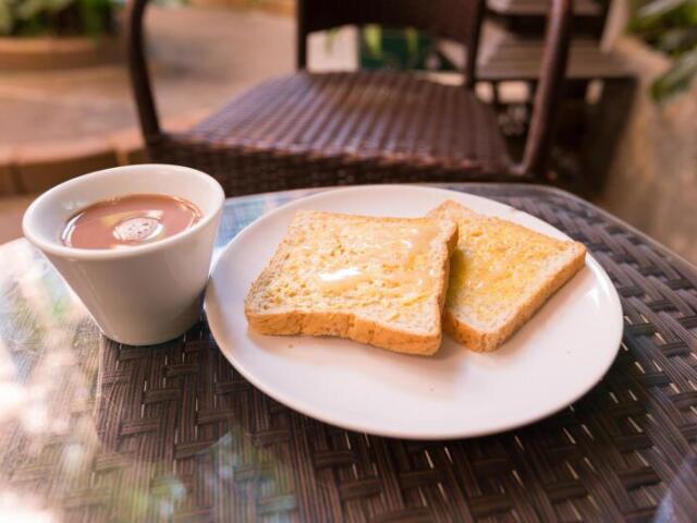 Uma cafeteria la vai ter algo para me acalmar como um chá