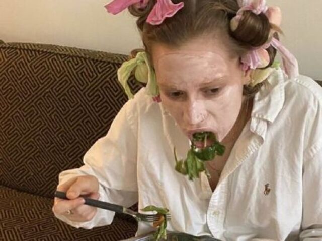 salad+ bobs in the hair+ mask