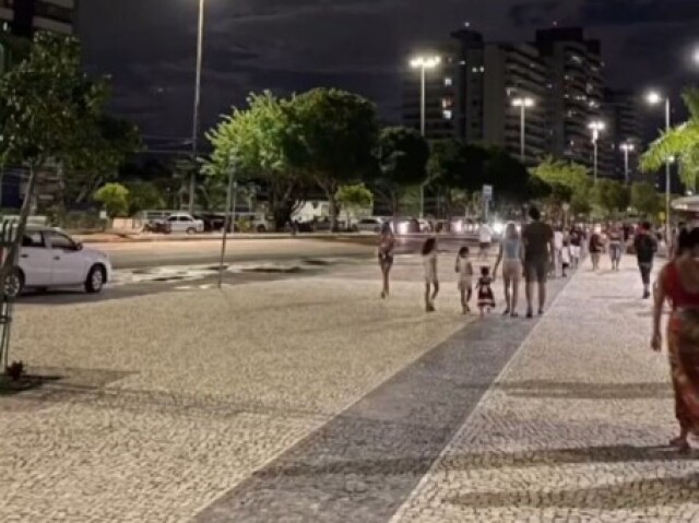 Dar uma volta na praia.