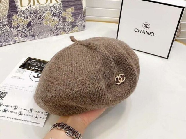 Essa boina da chanel
Que a sua irmรฃ deu a elaโ๐ธ