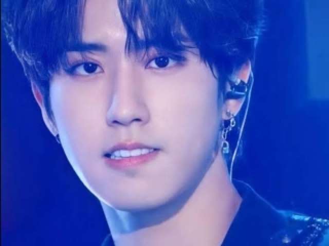 Han
(STRAY KIDS)