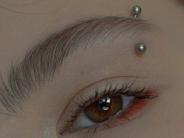 Piercing na sobrancelha
