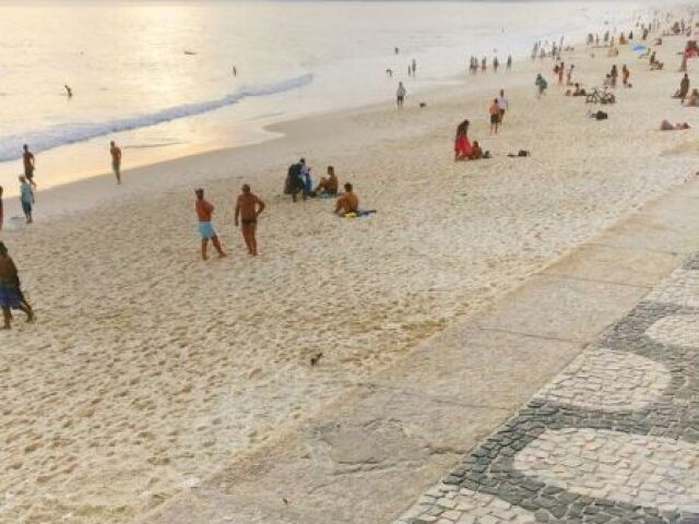 passar uma tarde na praia