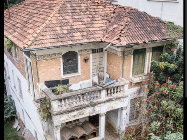 Uma casa abandonada