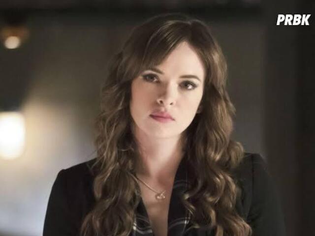 Caitlin snow