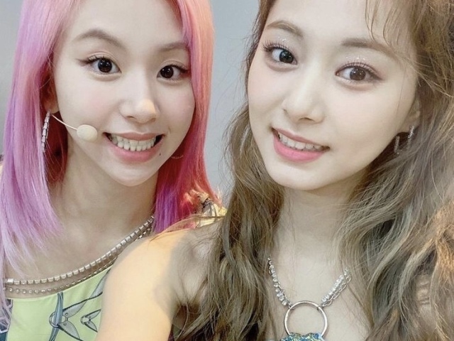 - Chaeyoung/Tzuyu -