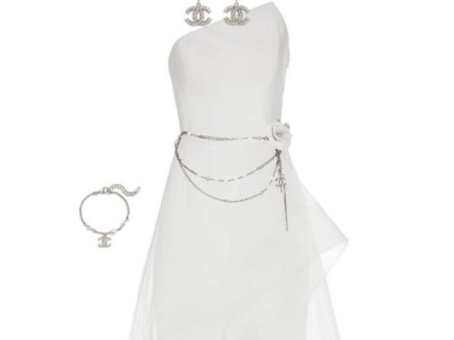 ( e um vestido longo e um salto branco)