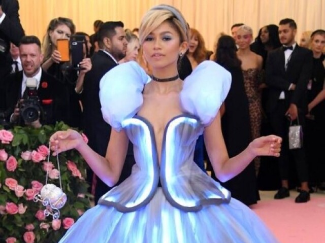 LEMBRETE: se imagine com o vestido que vc escolheu, essa sĂŁo as poses e o "close" da foto!!