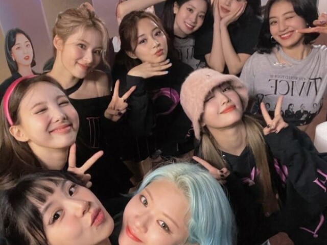 Twice ( 9 membros, com você 10)