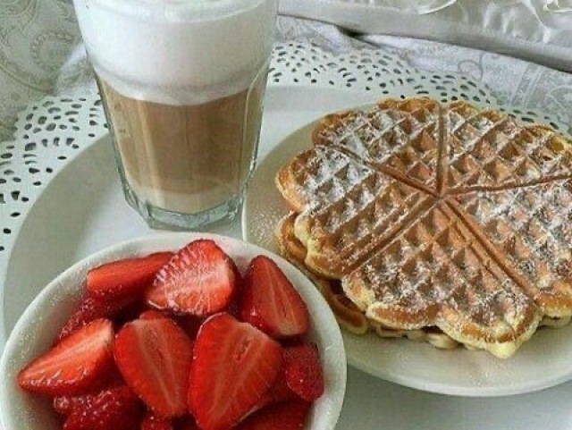 Wafles+morango+café