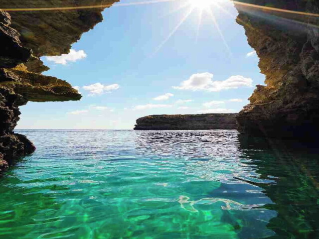 Caverna na praia