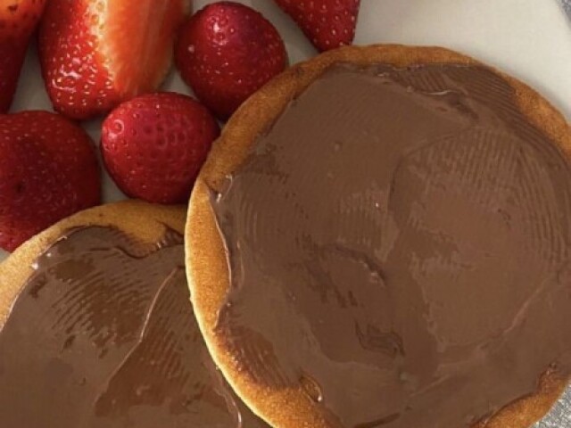 Panquecas com Nutella e morango uma delicia