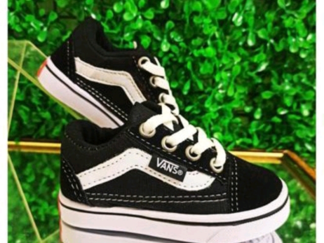 vans Um tênis muito bonito muito elegante mas ele tem algumas coisas que eu acho que é uma das qualidades que ele os tênis da vans é muito lindo eu adoro quem gosta