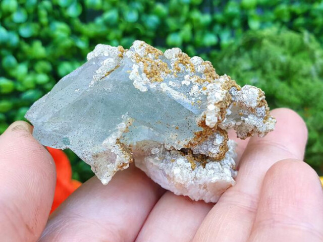 Topázio - pedra de abertura de caminhos, evolução espiritual e conexão com os planos da luz.
Ele abre os nossos caminhos, atrai prosperidade, ajuda na meditação e nos conecta com o a sabedoria dos anjos.
Sua energia vibrante atrai a alegria e saúde, favorece o amor e a boa sorte e ajuda a iluminar nosso caminho.