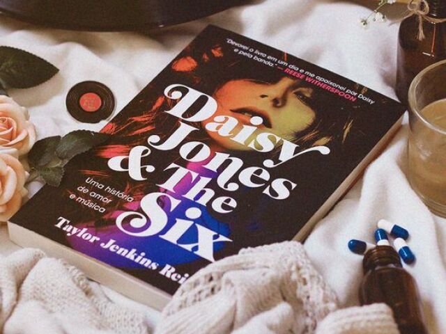 Daisy Jones & The Six - Taylor Jenkins Reid