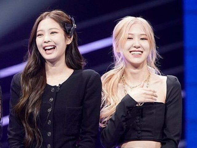 ROSÉ E JENNIE