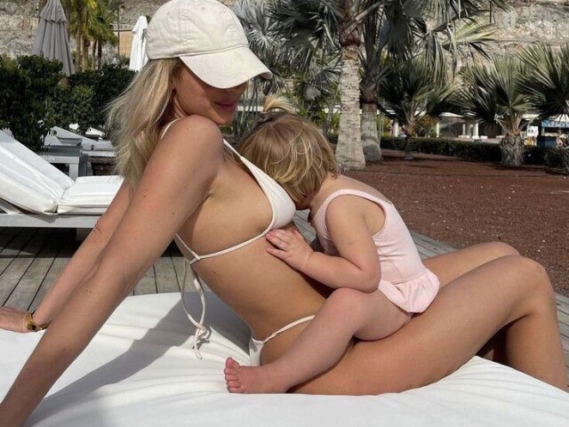 👩👧