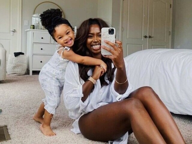 👩👧